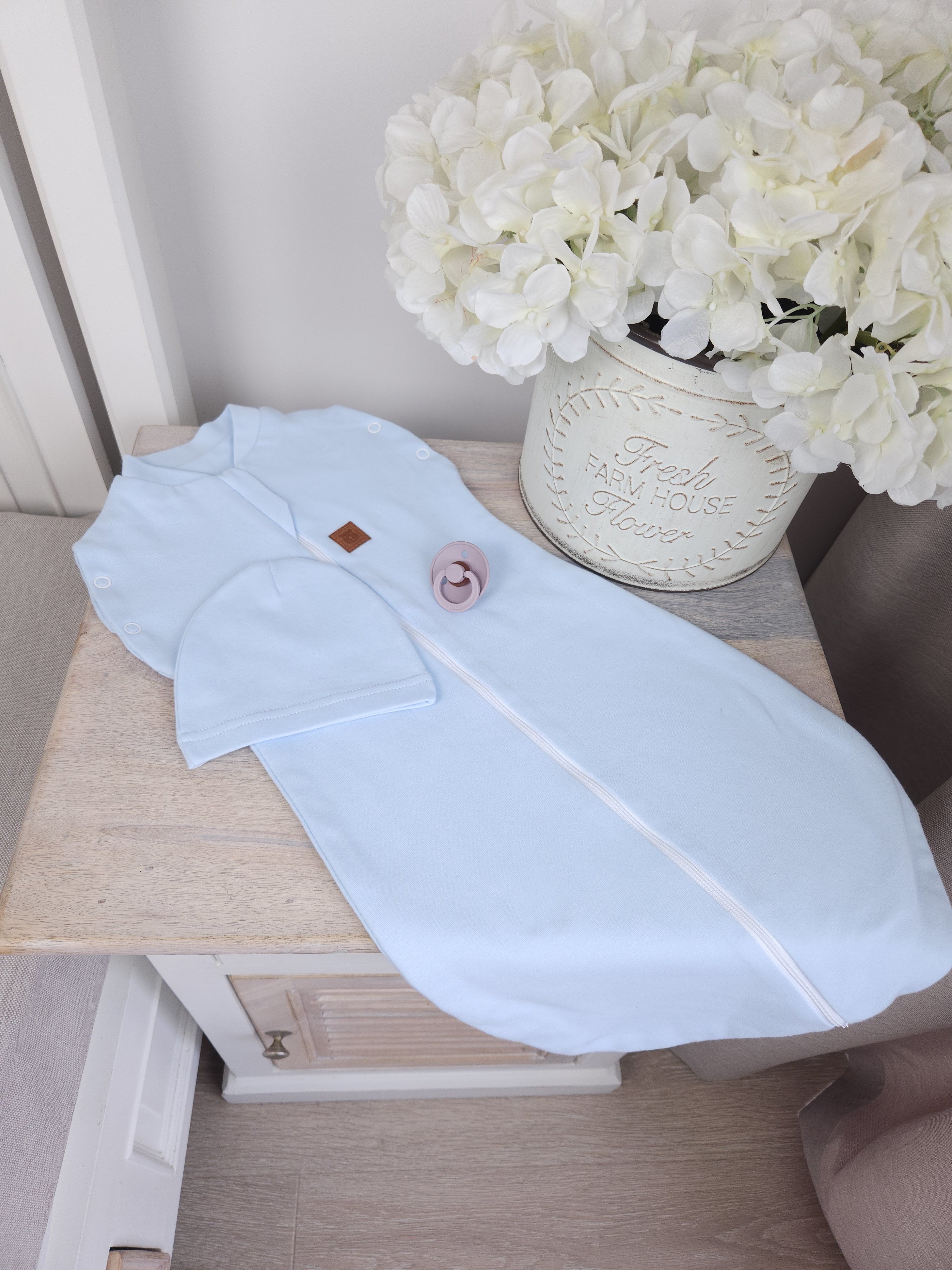 MimiNu Sovepose Rund, Baby Blue - inkludert lue